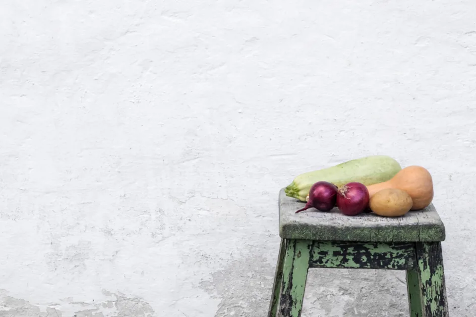Fresh whole vegetables representing dietary changes to reverse prediabetes